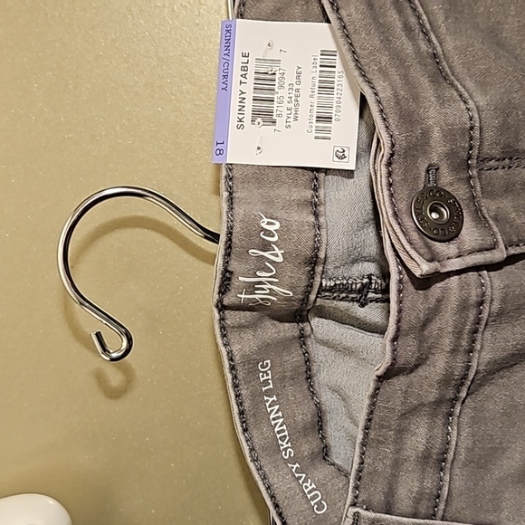 044 Grey Curvy Skinny Jeans - Picture 3 of 3